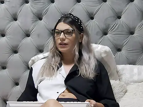 Snapshot of KaylaConner chatting on 07-25-26, 04:10 KaylaConner online show from 07-25-26, 04:10