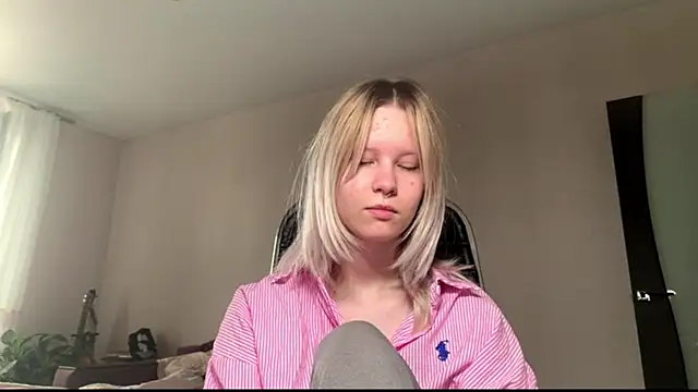 Snapshot of JessicaLowland chatting on 07-22-26, 11:24 JessicaLowland online show from 07-22-26, 11:24