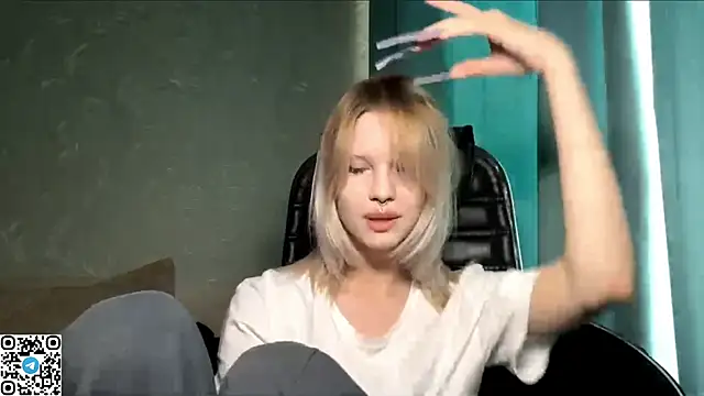 Snapshot of JessicaLowland chatting on 07-28-26, 10:21 JessicaLowland online show from 07-28-26, 10:21