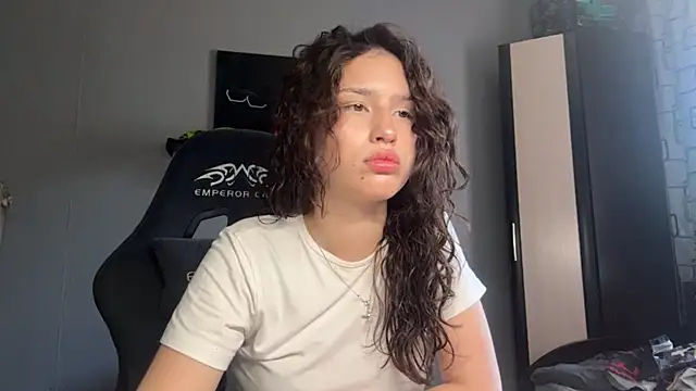 Snapshot of SharolynSalle chatting on 07-25-26, 01:15 SharolynSalle online show from 07-25-26, 01:15