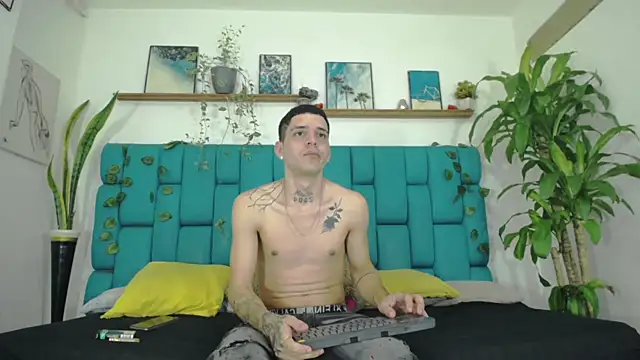 BoyMaxLatin online show from 07-24-26, 07:01