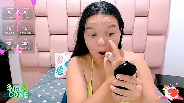 Snapshot of naomi_cute19 chatting on 07-23-26, 02:09 naomi cute19 online show from 07-23-26, 02:09