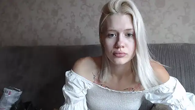 Snapshot of BlondyLedy chatting on 07-22-26, 08:39 BlondyLedy online show from 07-22-26, 08:39