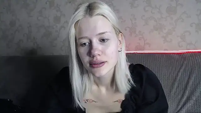 Snapshot of BlondyLedy chatting on 07-29-26, 01:04 BlondyLedy online show from 07-29-26, 01:04
