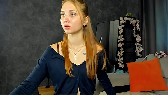 Snapshot of Princess__Lily chatting on 08-03-26, 02:43 Princess Lily online show from 08-03-26, 02:43