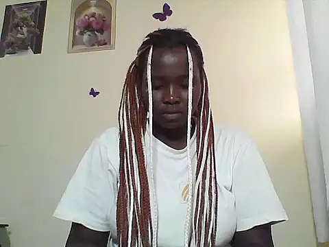 Snapshot of Queenblackebony chatting on 07-26-26, 02:13 Queenblackebony online show from 07-26-26, 02:13