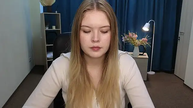 HortensiaHall online show from 07-25-26, 04:43