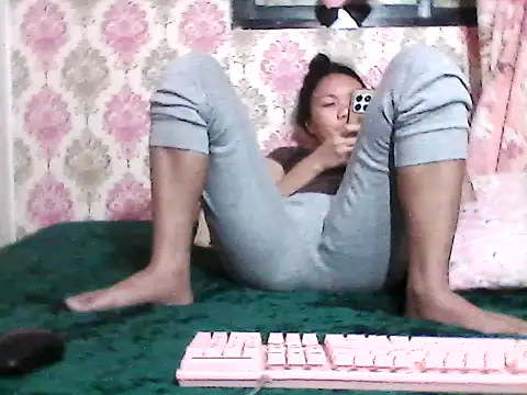 Snapshot of SexyLuna143 chatting on 08-01-26, 04:56 SexyLuna143 online show from 08-01-26, 04:56
