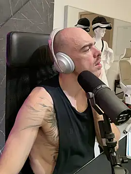 Snapshot of logan2kelly chatting on 08-01-26, 11:03 logan2kelly online show from 08-01-26, 11:03