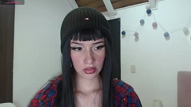 Snapshot of madeleine_evans chatting on 07-23-26, 08:18 madeleine evans online show from 07-23-26, 08:18