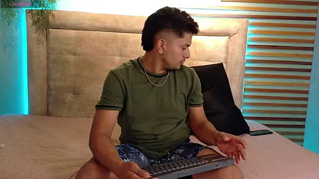 Snapshot of ander_camila chatting on 07-29-26, 01:15 ander camila online show from 07-29-26, 01:15