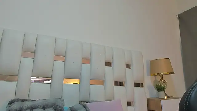 Snapshot of Estrella_Castillo chatting on 07-31-26, 01:54 Estrella Castillo online show from 07-31-26, 01:54