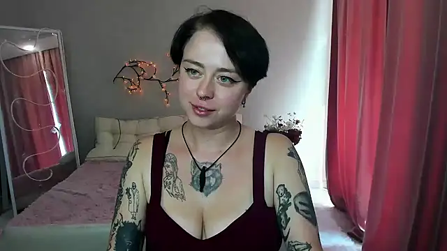 Snapshot of Adelin_R chatting on 07-29-26, 12:36 Adelin R online show from 07-29-26, 12:36