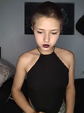 Vickyinloveee online show from 07-27-26, 04:47