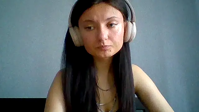 Snapshot of yana101 chatting on 07-28-26, 01:10 yana101 online show from 07-28-26, 01:10
