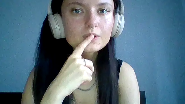 Snapshot of yana101 chatting on 07-28-26, 03:21 yana101 online show from 07-28-26, 03:21