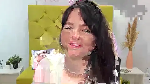 Snapshot of BellaRowan chatting on 07-28-26, 03:13 BellaRowan online show from 07-28-26, 03:13