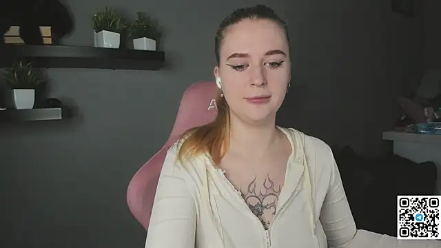 Snapshot of Betany_foxs chatting on 07-28-26, 02:40 Betany foxs online show from 07-28-26, 02:40