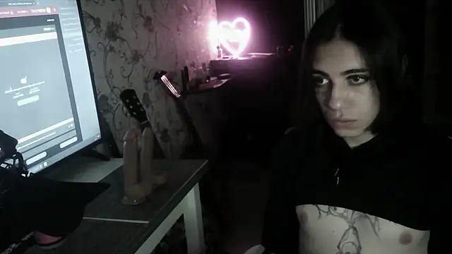 Snapshot of Kira_UwU_666 chatting on 07-24-26, 08:18 Kira UwU 666 online show from 07-24-26, 08:18