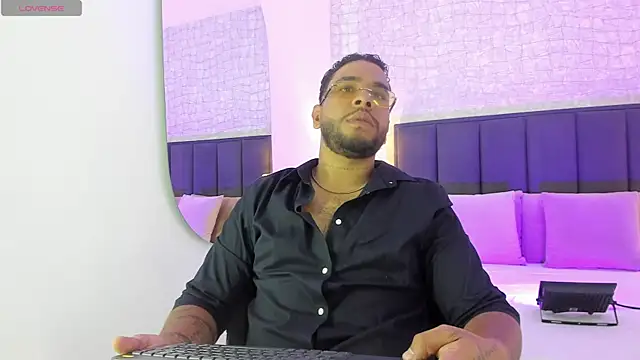 Snapshot of Jacksson_Miller_ chatting on 08-03-26, 10:02 Jacksson Miller online show from 08-03-26, 10:02