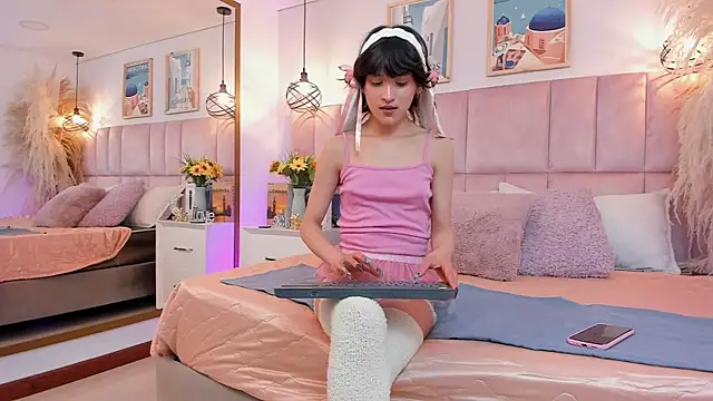 Nahomi Osaki online show from 07-26-26, 12:56