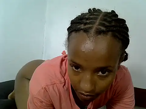 Snapshot of Queenila chatting on 07-30-26, 04:50 Queenila online show from 07-30-26, 04:50