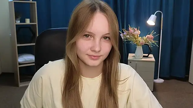 Snapshot of LeighStahl chatting on 07-28-26, 03:46 LeighStahl online show from 07-28-26, 03:46