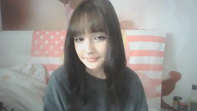 Snapshot of AliceMilati chatting on 07-28-26, 04:05 AliceMilati online show from 07-28-26, 04:05
