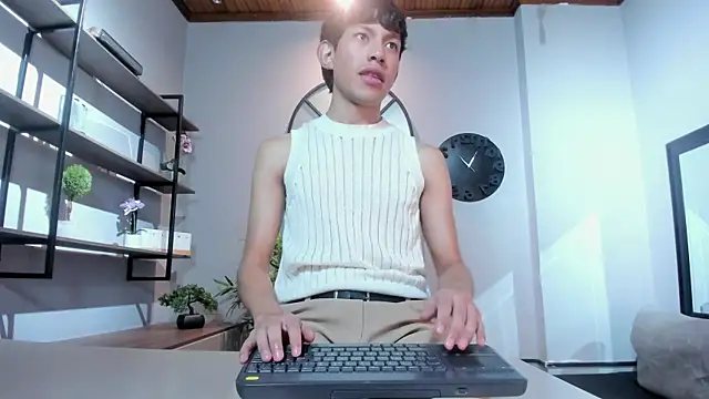 Pierre Leroy  online show from 07-29-26, 03:48