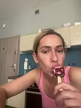 mia-kis online show from 07-28-26, 03:21