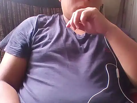Snapshot of roberto17293 chatting on 07-27-26, 06:15 roberto17293 online show from 07-27-26, 06:15