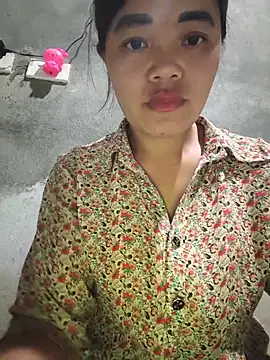 Snapshot of Thuy-top chatting on 07-27-26, 01:40 Thuy-top online show from 07-27-26, 01:40