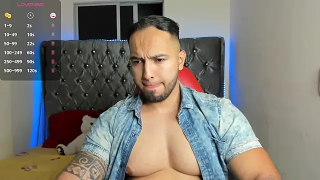 Snapshot of mrloganfuck1 chatting on 07-11-26, 05:54 mrloganfuck1 online show from 07-11-26, 05:54
