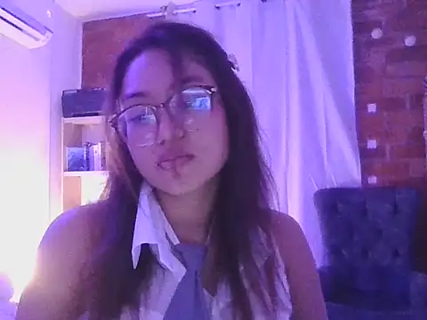 Snapshot of Honey_devil chatting on 07-31-26, 01:49 Honey devil online show from 07-31-26, 01:49