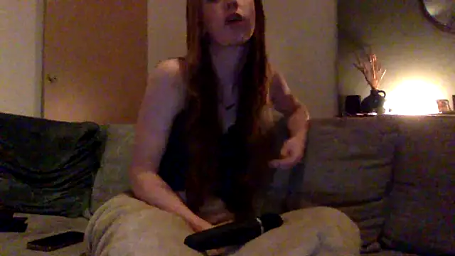 Snapshot of itsyourqueen chatting on 08-06-26, 09:28 itsyourqueen online show from 08-06-26, 09:28