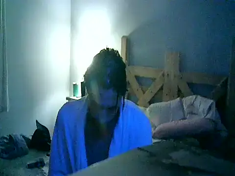 Snapshot of Parlinda chatting on 07-31-26, 02:22 Parlinda online show from 07-31-26, 02:22