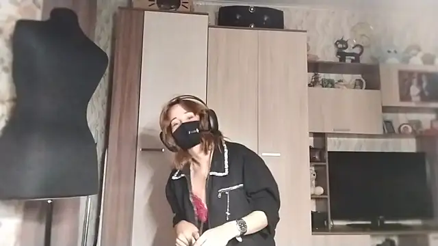 CorneliaWehrle online show from 07-30-26, 04:17