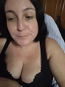 Snapshot of Wini_87 chatting on 07-31-26, 06:40 Wini 87 online show from 07-31-26, 06:40