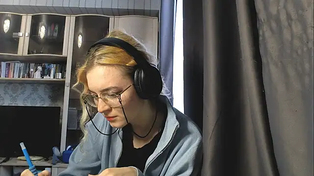 Adelinetre online show from 07-30-26, 03:55