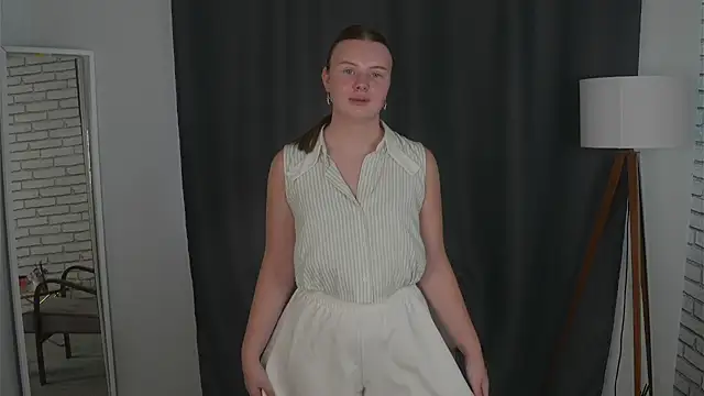 Snapshot of IsobelBoderick chatting on 08-05-26, 05:21 IsobelBoderick online show from 08-05-26, 05:21