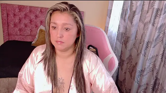Snapshot of miss_chantall chatting on 08-04-26, 08:44 miss chantall online show from 08-04-26, 08:44