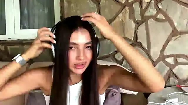 Snapshot of Ellya_ chatting on 08-04-26, 02:08 Ellya online show from 08-04-26, 02:08