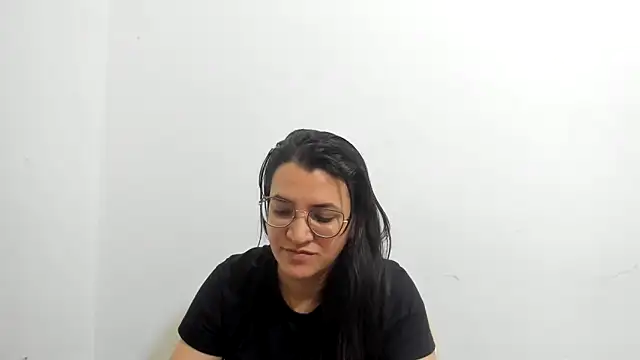 Snapshot of MARILYN_GARCIA chatting on 09-16-25, 01:23 MARILYN GARCIA online show from 09-16-25, 01:23