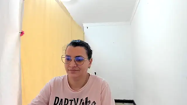 MARILYN GARCIA online show from 10-25-25, 03:18