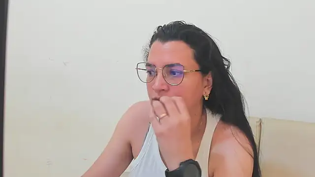 MARILYN GARCIA online show from 03-08-26, 05:39