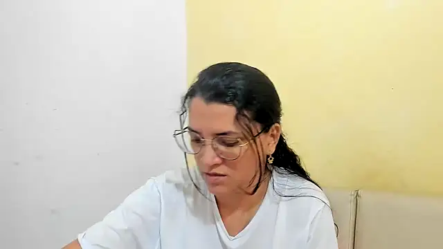 MARILYN GARCIA online show from 04-01-26, 01:41