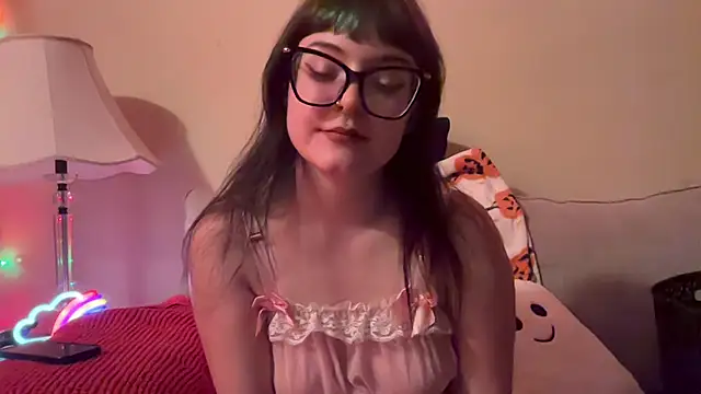 Snapshot of VexVValentine chatting on 08-09-26, 03:23 VexVValentine online show from 08-09-26, 03:23