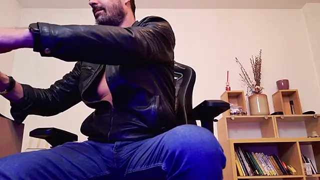 ChrisKox online show from 04-11-26, 07:51