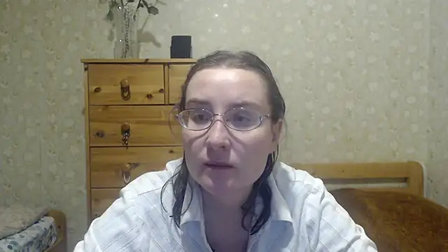 Snapshot of Smart_Rose chatting on 02-05-25, 12:42 Smart Rose online show from 02-05-25, 12:42