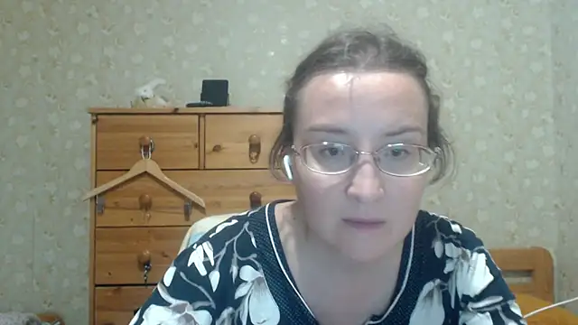Snapshot of Smart_Rose chatting on 05-31-26, 06:09 Smart Rose online show from 05-31-26, 06:09